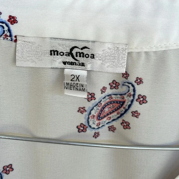 Moa Moa Woman Paisley Border Print Three-Quarters Sleeved Blouse - Picture 4 of 9